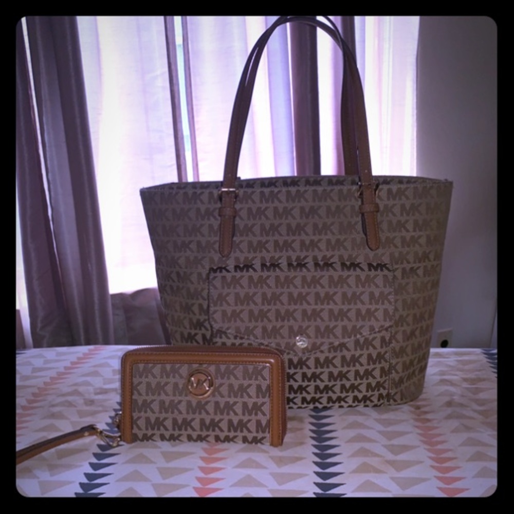 Michael Kors Shoulder Bag and Wallet/Wristlet